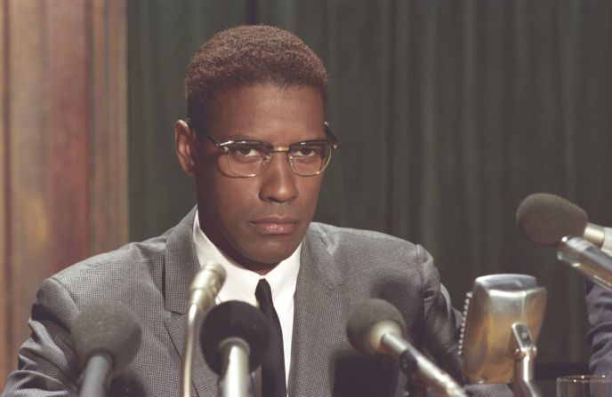 "Malcolm X": Denzel Washington interpreta al activista y líder de la Nación del Islam en el épico drama biográfico de Spike Lee de 1992. Disponible en Hulu.