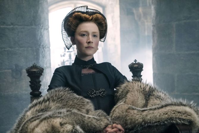"Mary Queen of Scotts": fue reina de Francia a los 16 años y enviudó a los 18. María Estuardo, interpretada por Saoirse Ronan, regresa a su Escocia natal para reclamar su legítimo trono. En Netflix.