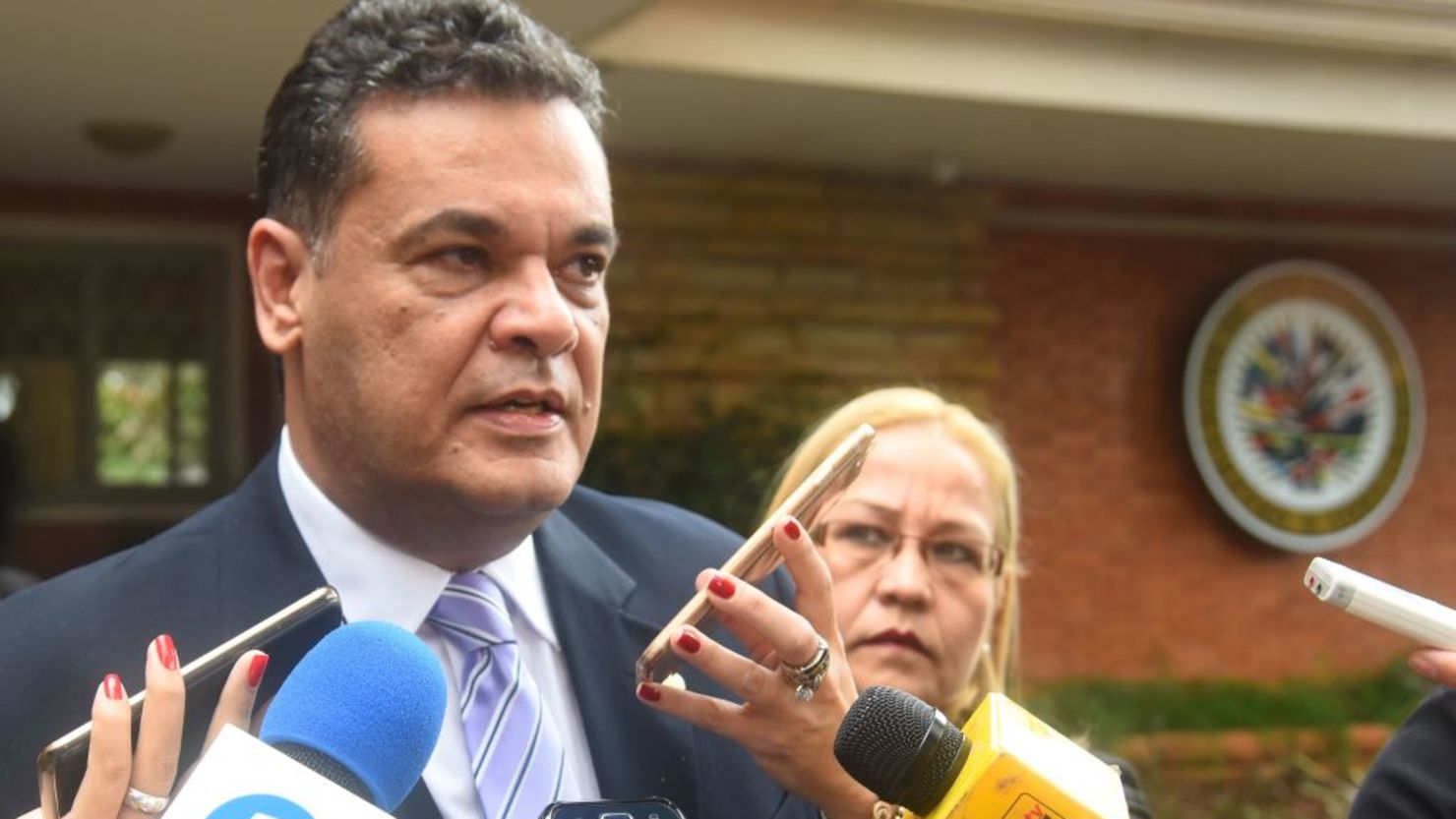Robert Acevedo, legislador del opositor Partido Liberal y expresidente del Congreso de Paraguay, falleció víctima de covid-19 a los 55 años.