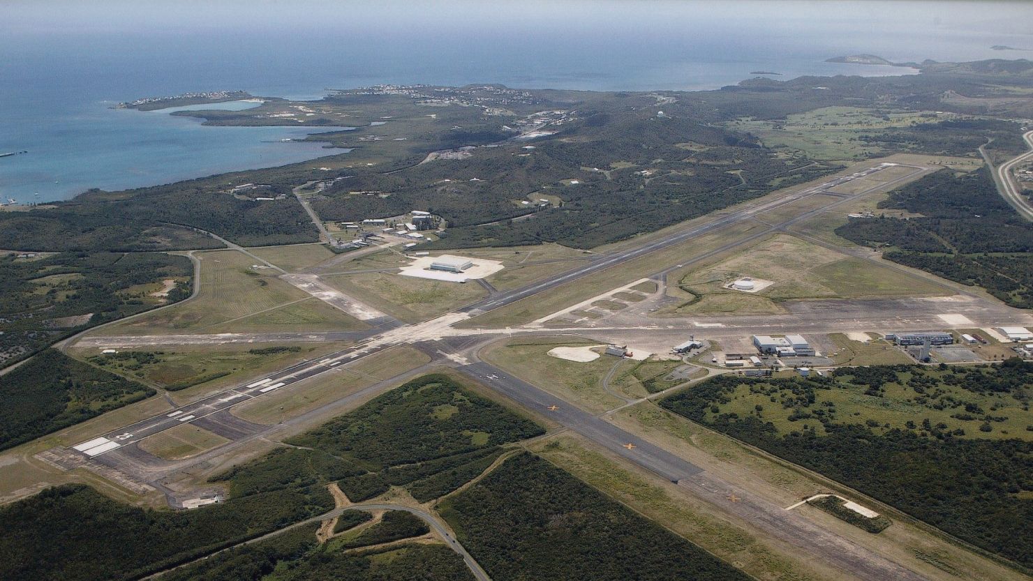 Imagen aérea del aeropuerto regional José Aponte de la Torre.
