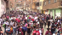 CNNE 960992 - sepultan a joven peruano arrojado de un puente en colombia