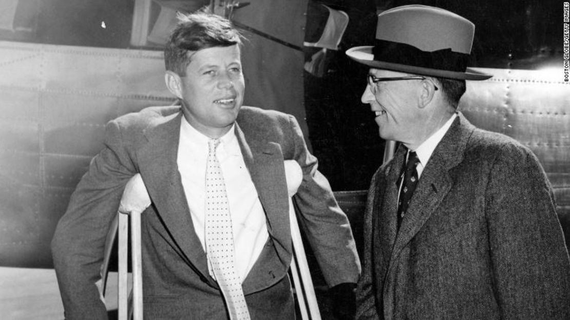 Foto tomada justo antes de la cirugía en octubre de 1954 que por poco mata a Kennedy