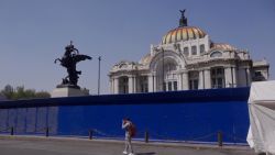 CNNE 962013 - protegen monumentos y edificios en mexico previo a marcha