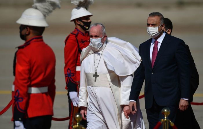 El pontífice se reunirá con los principales funcionarios políticos y religiosos del país. Bagdad, 5 de marzo de 2021. Foto: Vincenzo Pinto/AFP/Getty Images.