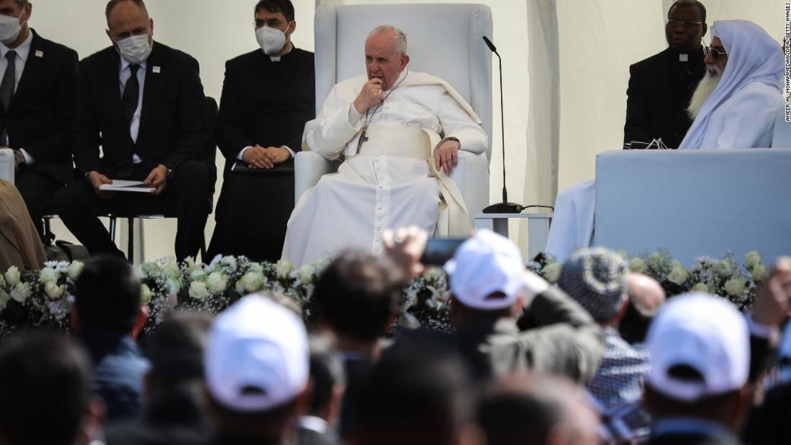 El papa Francisco asiste a un encuentro interreligioso en la ciudad de Ur.