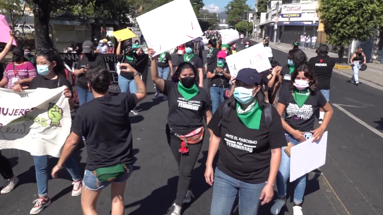 CNNE 962821 - marchas en el salvador previas al dia de la mujer