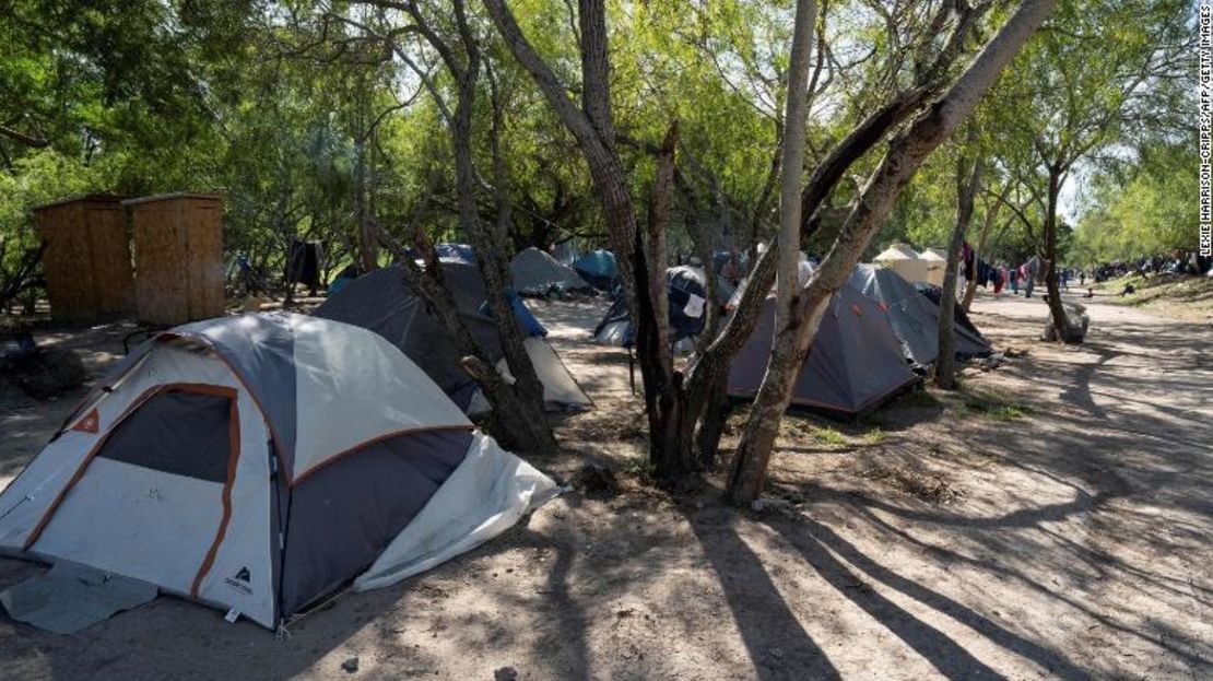 Vista de carpas pertenecientes a migrantes, en Matamoros, estado de Tamaulipas, México, cerca de la frontera con Estados Unidos, el 1 de noviembre de 2019.