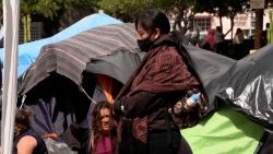 CNNE 963392 - hrw- urge reunificar a migrantes separados en la frontera