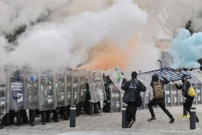 Durante las manifestaciones en Ciudad de México se registraron enfrentamientos con la Policía.