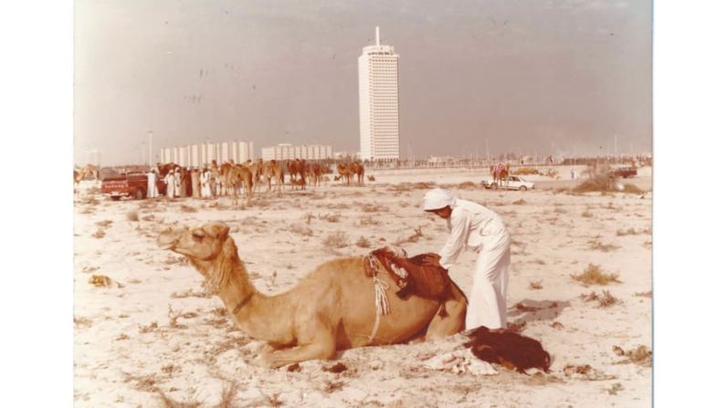 El fotógrafo Ramesh Shukla ha sido testigo de cómo Dubai pasó de ser un remanso en el desierto a una metrópolis moderna en el último medio siglo.