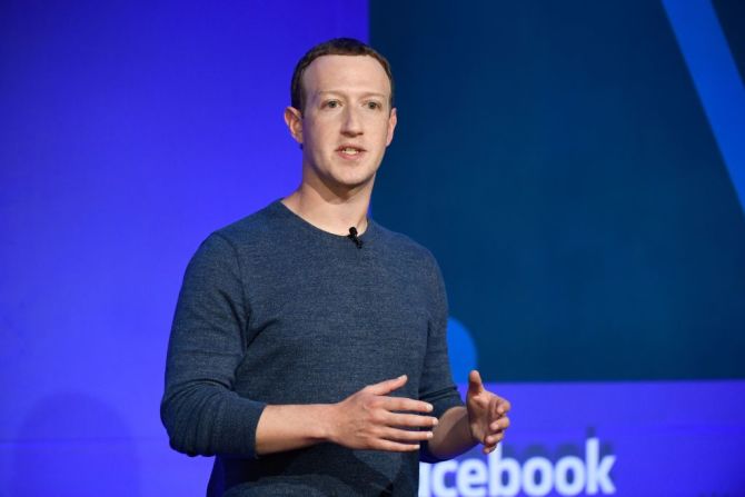 Mark Zuckerberg — El presidente ejecutivo de Facebook tiene una fortuna de US$ 101.000 millones, ocupando el 5 lugar en la lista de los megamillonarios, según Forbes.