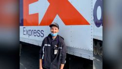 CNNE 964959 - conductor de fedex se convierte en heroe