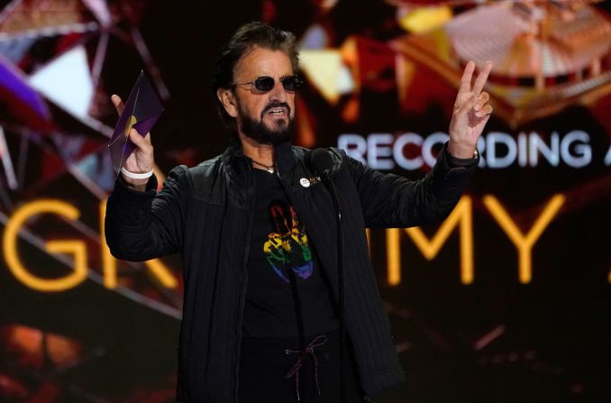 Ringo Starr presenta el Grammy a Grabación del Año. Chris Pizzello / Invision / Chris Pizzello / Invision / AP