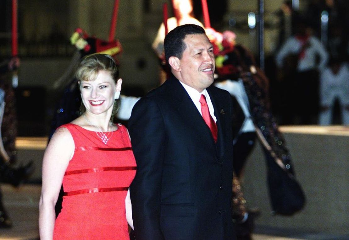 Hugo Chávez y Marisabel Rodríguez de Chávez en Lima, Perú, en 2001.