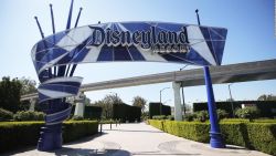 CNNE 967894 - disneyland ya tiene fecha de reapertura