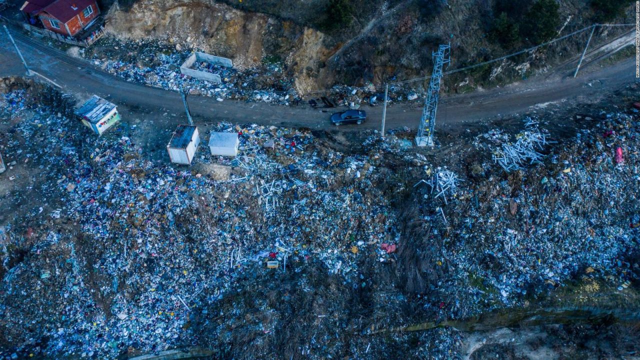 CNNE 967932 - asi se ven las aguas contaminadas desde el cielo