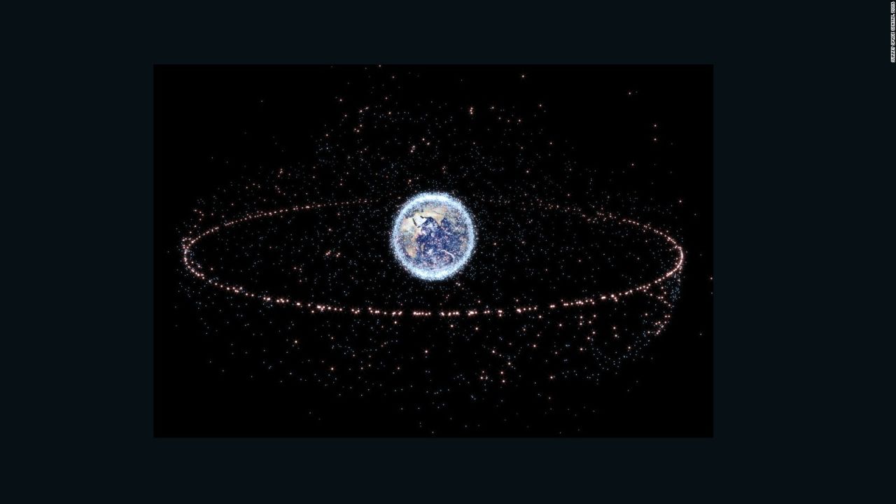 CNNE 968556 - asi quieren limpiar la basura espacial de nuestra orbita