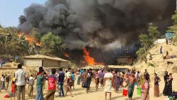 CNNE 969314 - un incendio arraso un campo de refugiados en bangladesh