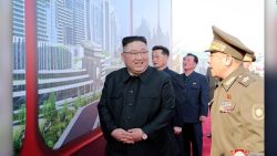 CNNE 970364 - reaparece norcoreano kim jong un tras prueba de armas