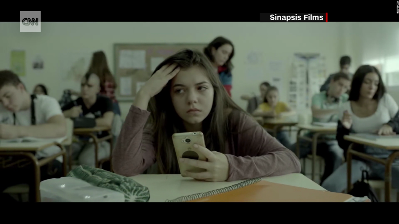 CNNE 971322 - "complices" un cortometraje sobre el bullying escolar