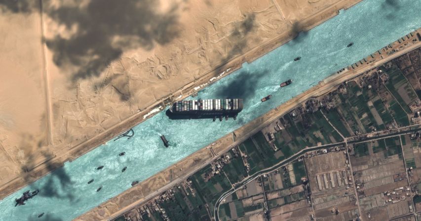 Esta imagen satelital se tomó el lunes 29 de marzo, luego de que el barco se desatascara.