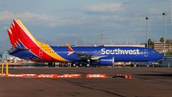 CNNE 972381 - southwest compra a boeing mas 737 max para su flota