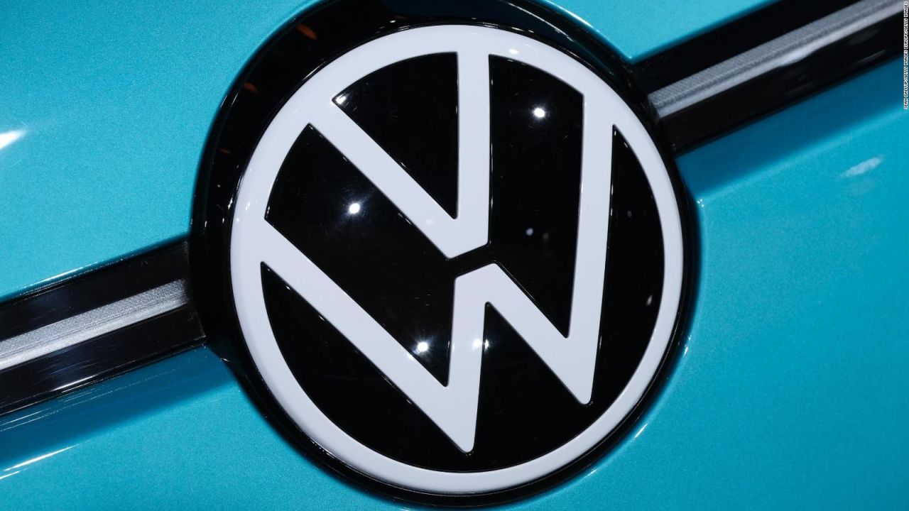 CNNE 972906 - ¿"voltswagen" o volkswagen?- confusion por broma de abril