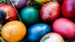 CNNE 973341 - ¿como se preparan los huevos de pascua de chocolate?