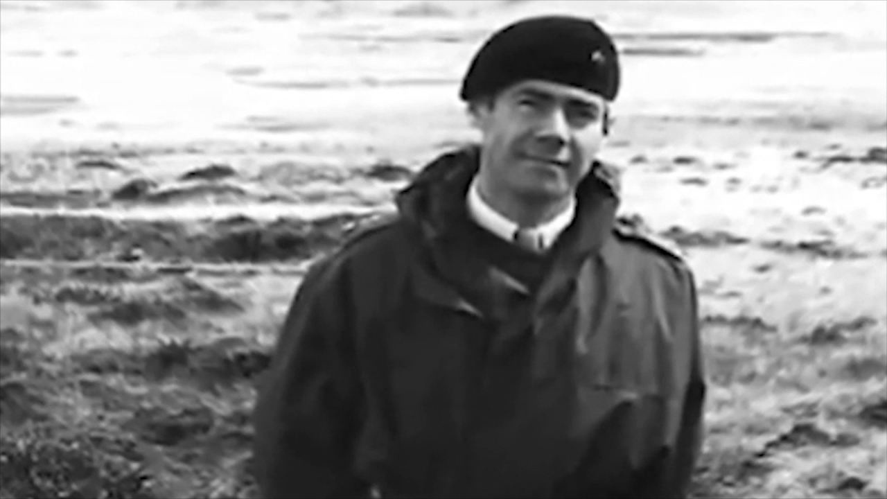 CNNE 974143 - el coronel britanico que recogio cuerpos argentinos en las malvinas