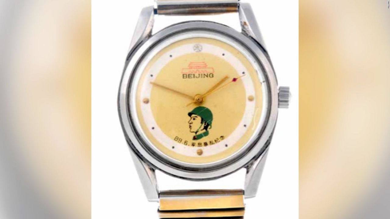 CNNE 974218 - retiran de subasta reloj conmemorativo de plaza tiananmen