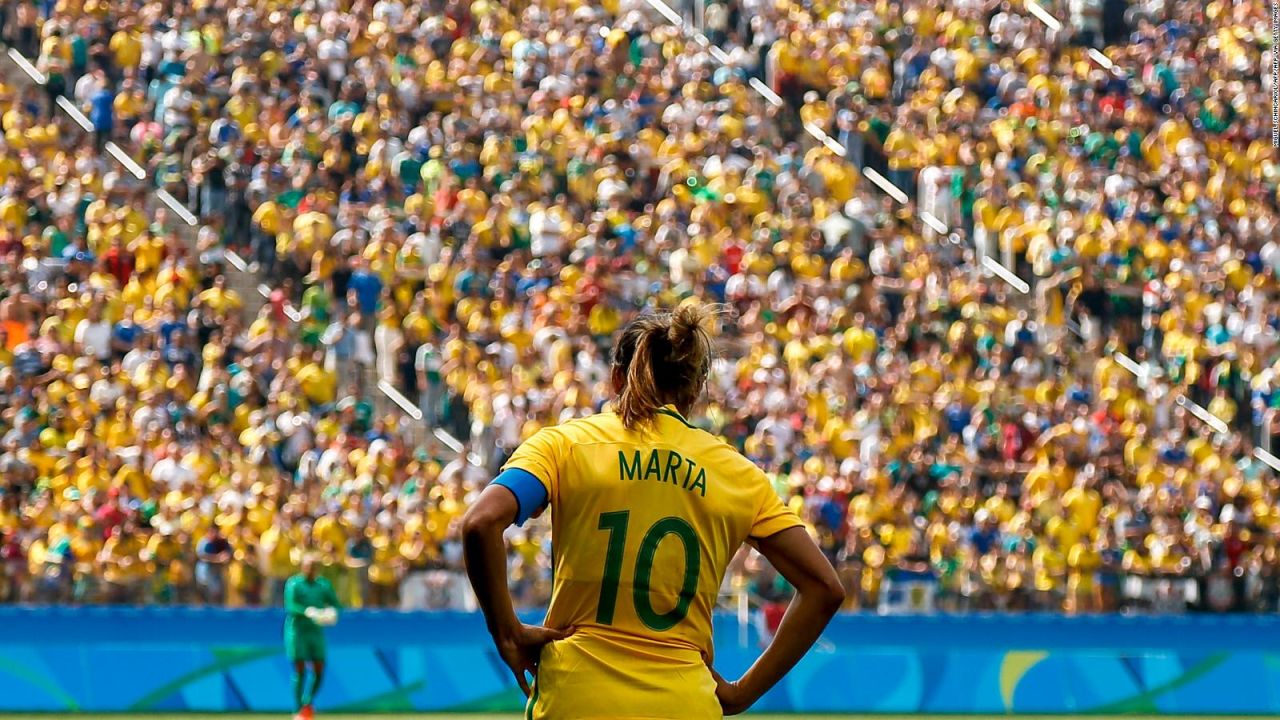 CNNE 974728 - mejor futbolista del mundo habla sobre pago igualitario