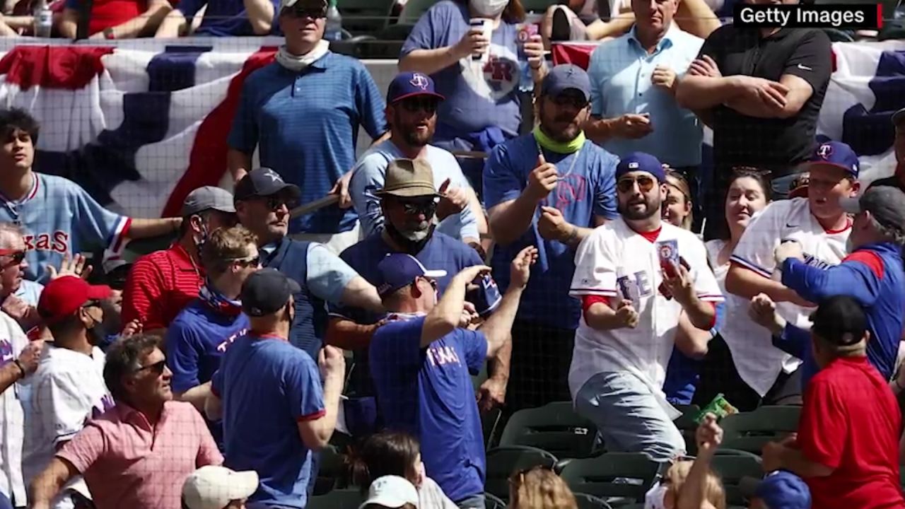 CNNE 975099 - rangers de texas abren su estadio a su maxima capacidad