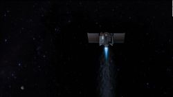 CNNE 975668 - nave de nasa toma ultimas fotos del asteroide bennu