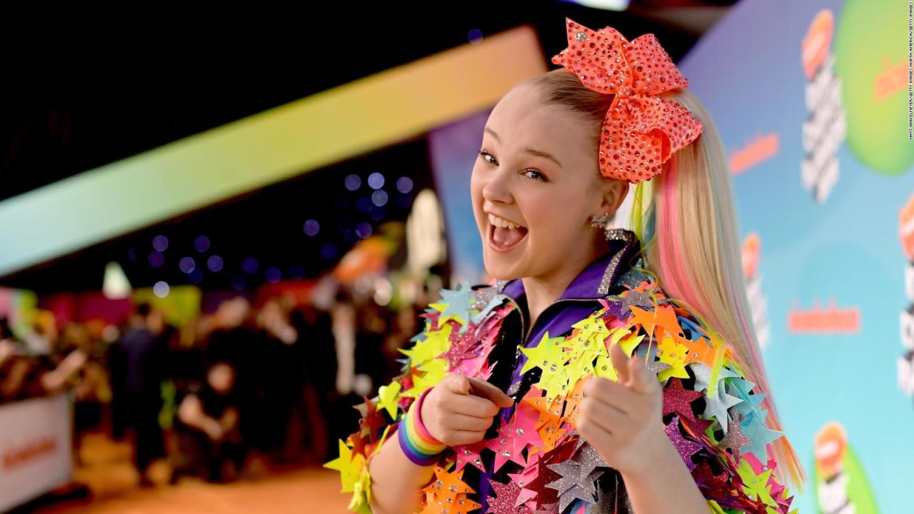 CNNE 976326 - jojo siwa cuenta por que es feliz siendo pansexual