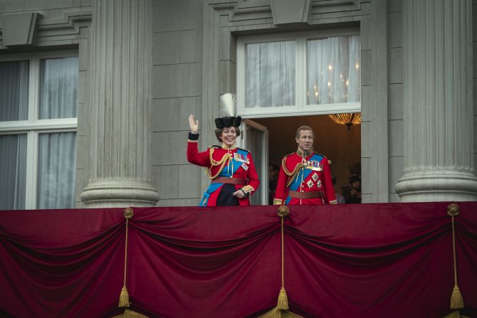 Imagen de la temporada 4 de "The Crown" que muestra al a reina Isabel II (Olivia Colman) y el príncipe Felipe (Tobias Menzies). Para las próximas temporadas el actor que encarnará a Felipe será Jonathan Pryce.