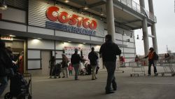 CNNE 976746 - costco reabre patios de comida