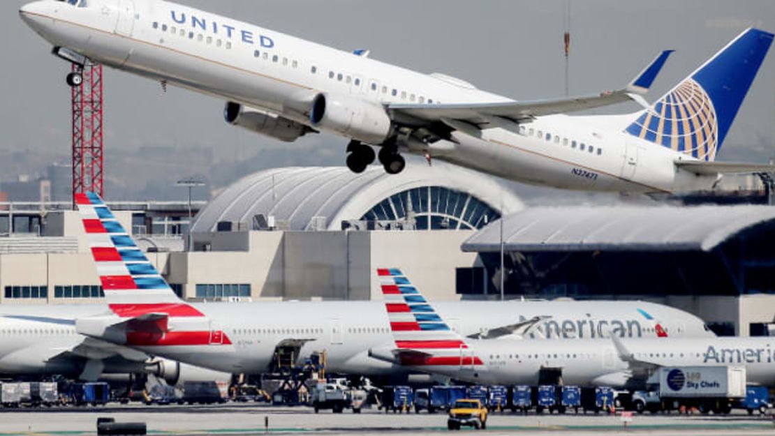 Los grandes aviones comerciales utilizan filtros de aire HEPA, que reducen el riesgo de infección de los pasajeros. Mario Tama/Getty Images North America/Getty Images