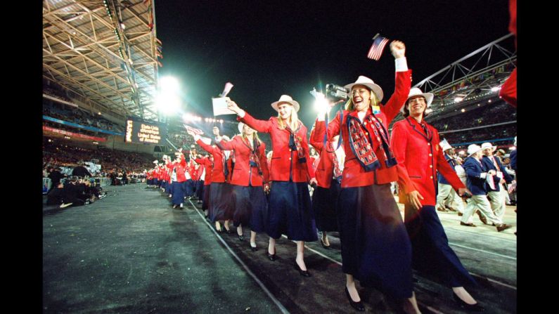 Sydney, 2000 — ¿Sabías que la población estadounidense es en realidad un gran equipo de baile? Así lo parecía en los Olímpicos de Sydney.