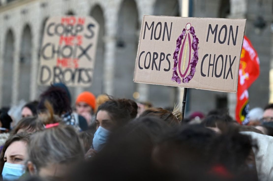 "Mi cuerpo, mi elección", marcha del Día de la Mujer en Rennes, Francia, en marzo de 2021.