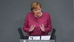 CNNE 979887 - angela merkel recibe primera vacuna contra el covid-19