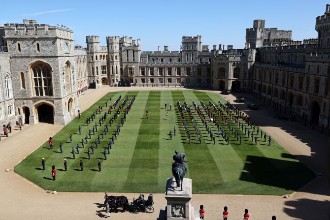 Los militares se reunieron en cuadrilátero y en otras áreas del Castillo de Windsor. Foto de Adrian Dennis / WPA Pool / Getty Images