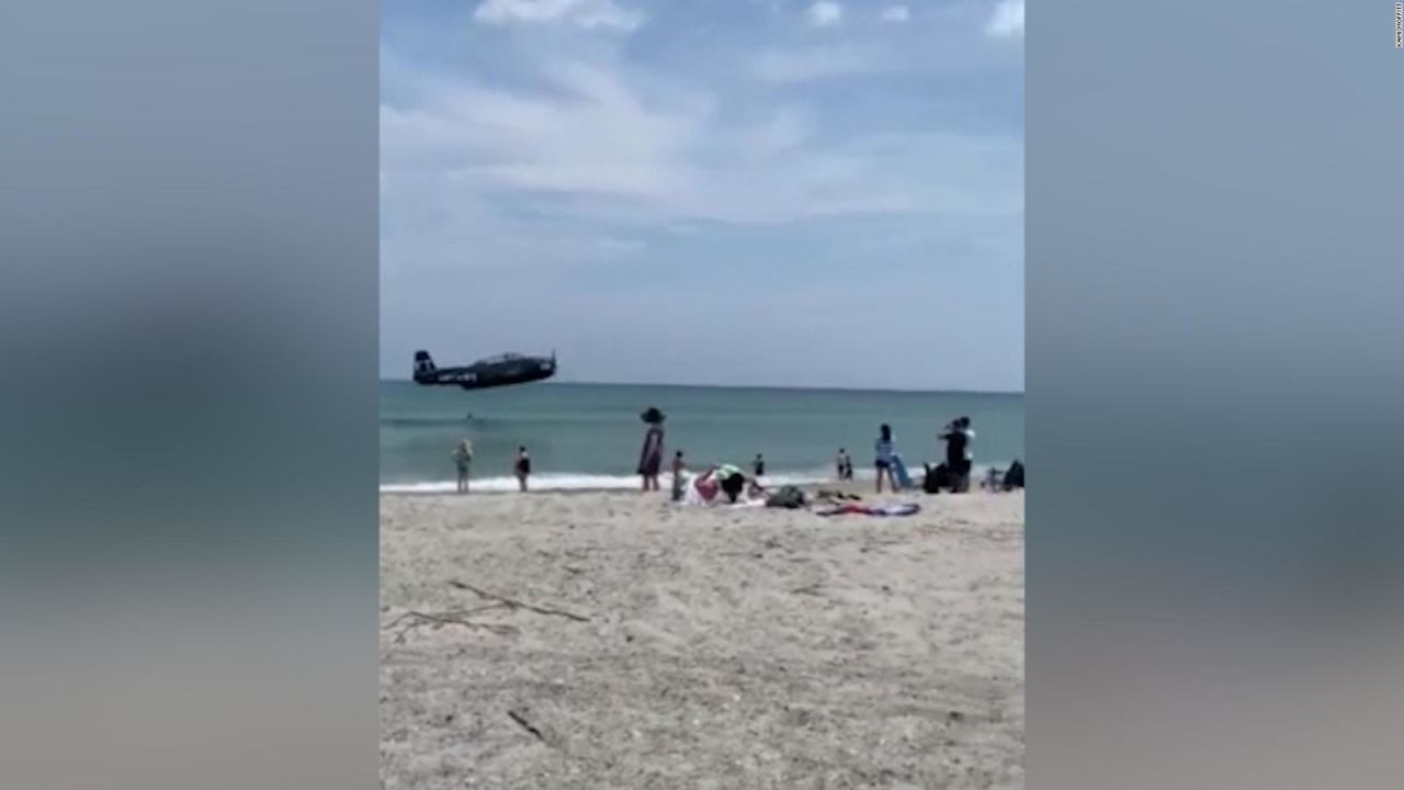 CNNE 980418 - video- avion aterrizo de emergencia en playa de florida