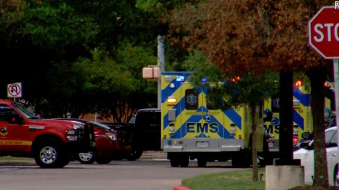 Los servicios de emergencias médicas, la policía y los bomberos respondieron a un tiroteo en Austin, Texas.