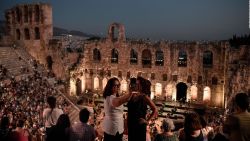 CNNE 980775 - grecia da sus primeros pasos para el regreso del turismo