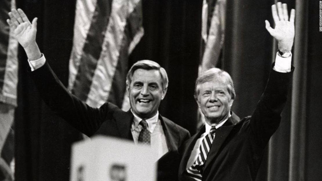 Jimmy Carter y Walter Mondale durante la Convención Nacional Demócrata de 1980 en el Madison Square Garden de Nueva York.