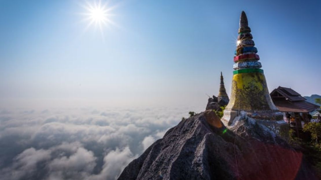 En el norte de Tailandia, Lampang tiene una arquitectura sorprendente. Este chedi forma parte del templo Chalermprakiat, en la montaña Pu Yak.Créditos: Sirichai Asawalapsakul