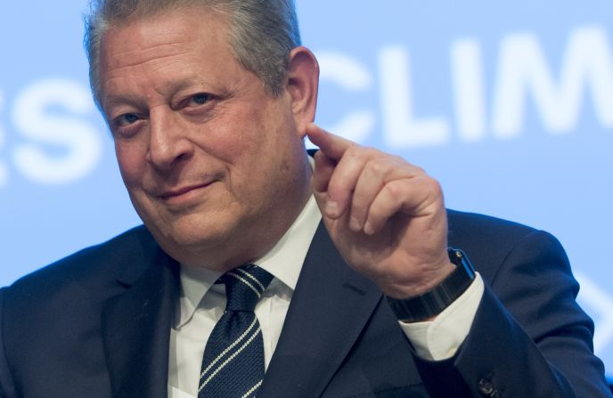 El político, cineasta, activista, y fundador de la ONG Climate Reality Project, Al Gore, ganó el Premio Nobel de la Paz en 2007 por sus esfuerzos para combatir el cambio climático. También es el creador del documental "An Inconvenient Sequel: Truth To Power", continuación de la primera parte bajo el nombre de “An Inconvenient Truth” que obtuvo dos premios Oscar en 2007.
