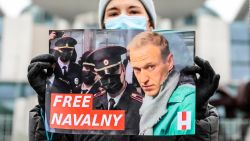 CNNE 982436 - ¿que dice el gobierno ruso sobre la salud de navalny?