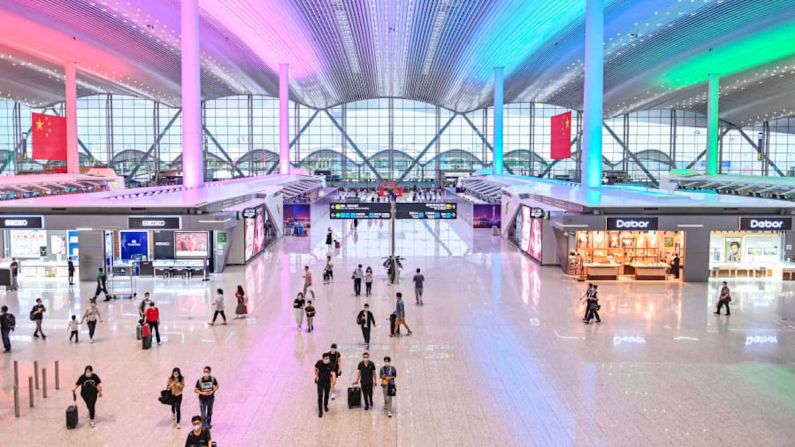 Guangzhou (CAN) — El Aeropuerto Internacional de Baiyun, en Guangzhou (China), fue el más transitado del mundo en 2020, según las cifras preliminares del Consejo Internacional de Aeropuertos. Haz clic en la galería para ver las fotos del resto de los 10 primeros puertos aéreos.