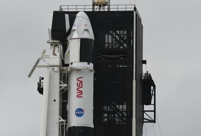 Al Falcon 9 se le pueden integrar dos tipos de cápsulas o naves: la “fairing” en caso de cargas como satélites e insumos para la Estación Espacial Internacional, y la Dragon, para el transporte de personas.